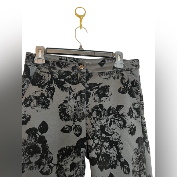 Ruti Women’s Black Scuba Embossed Floral Velvet Pants Size 1 Small - Picture 3 of 6